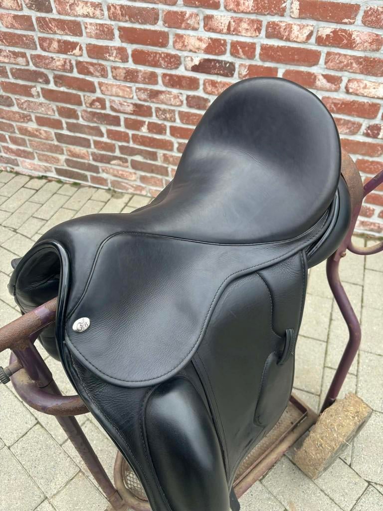 Bjorn Villeyn dressuurzadel, Ophalen, Zo goed als nieuw