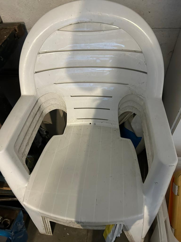 Gratis 4 witte tuinstoelen, Tuin en Terras, Ophalen, Gebruikt, Kunststof