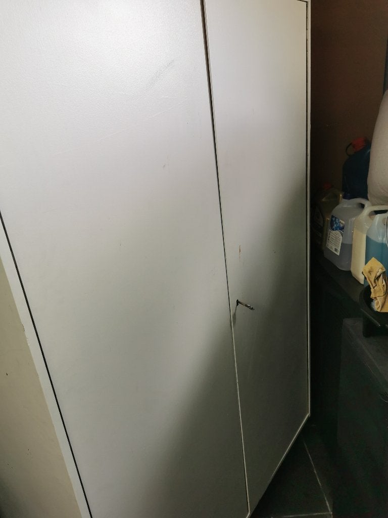 GRATIS houten kast met slot, Ophalen, Gebruikt, Met plank(en), 150 tot 200 cm