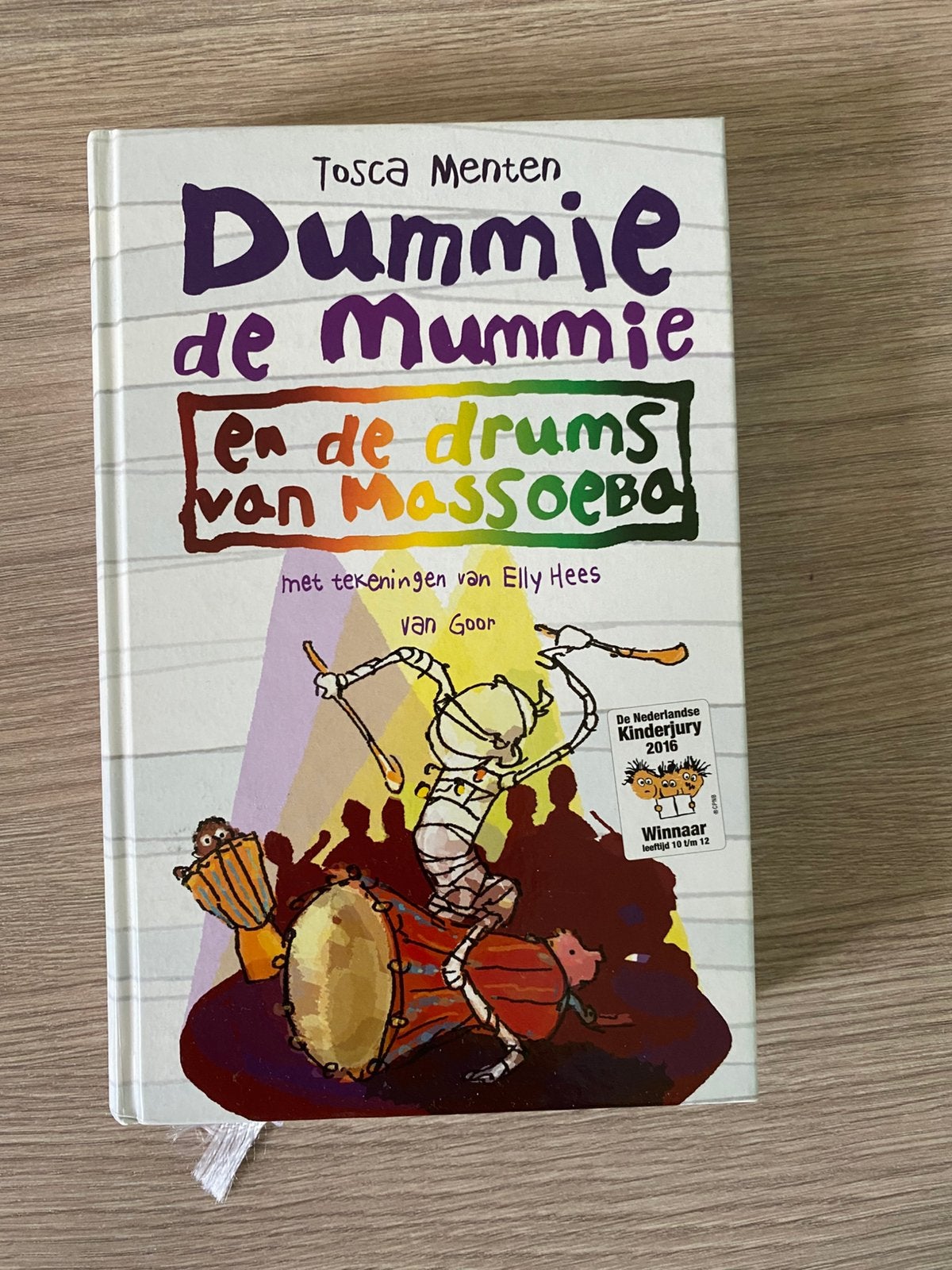 Tosca Menten - Dummie de mummie en de drums van Massoeba, Ophalen of Verzenden, Zo goed als nieuw, Tosca Menten