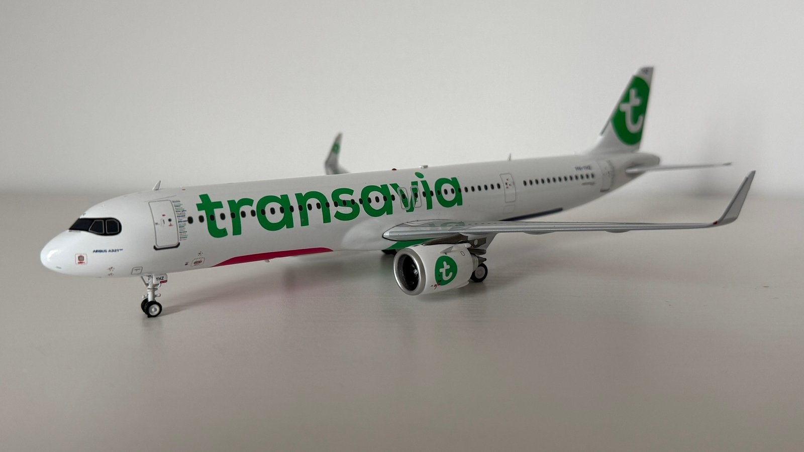 Airbus A 321 Neo Transavia PH-YHZ Inflight 200 1:200, Collections, Aviation, Enlèvement ou Envoi, Neuf, Modèle réduit