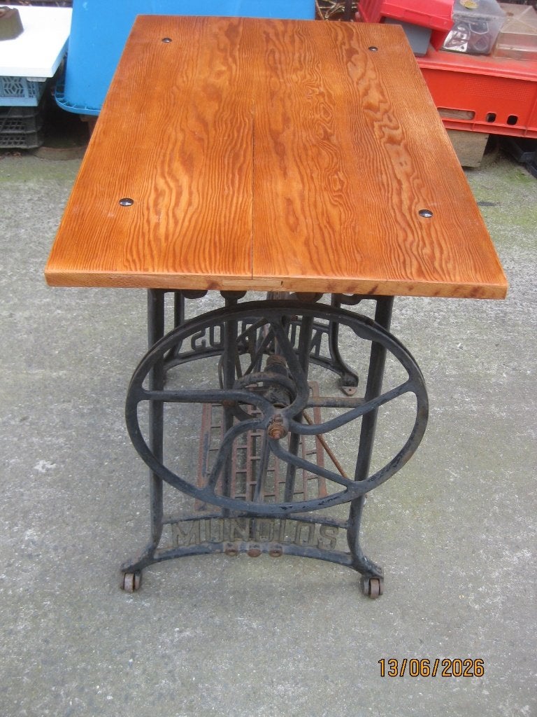 Tables, Pin, 50 à 100 cm, Enlèvement, Utilisé