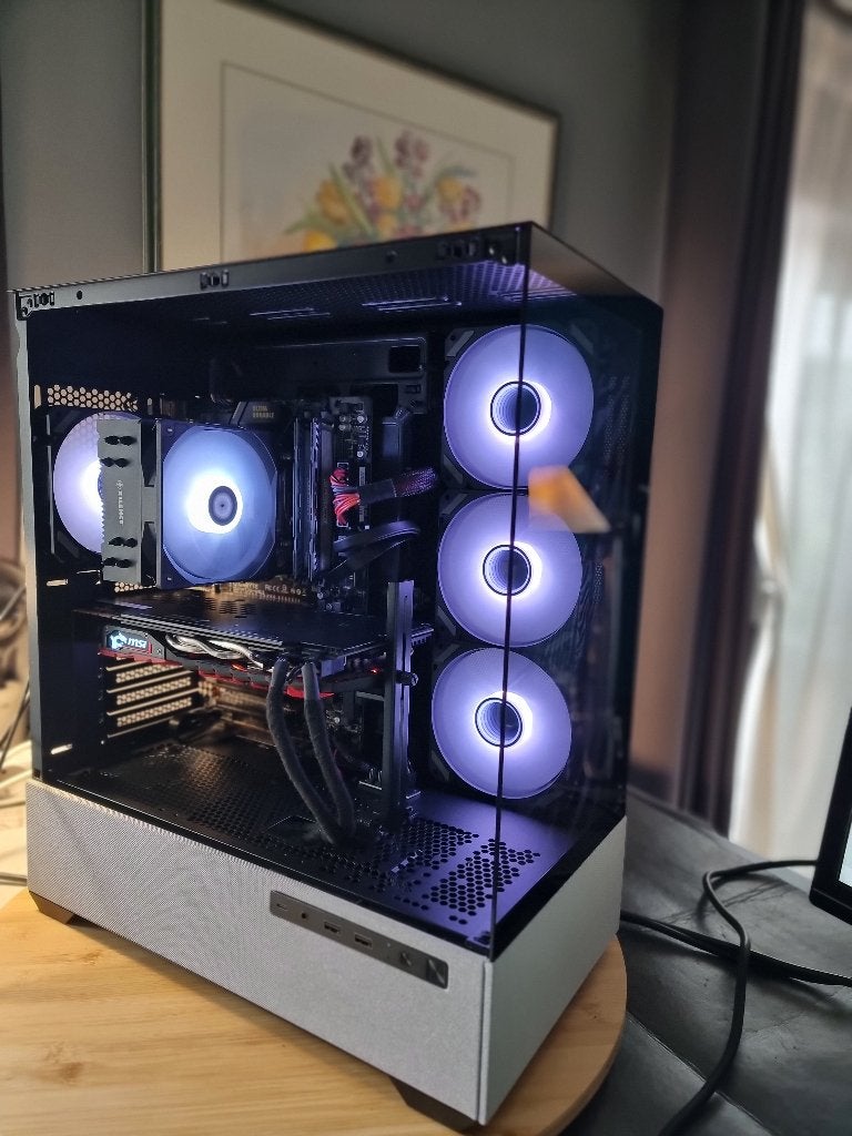 Krachtige Budget Gamer toren, Computers en Software, Desktop Pc's, Zo goed als nieuw, 4 Ghz of meer, SSD, 16 GB, Met videokaart
