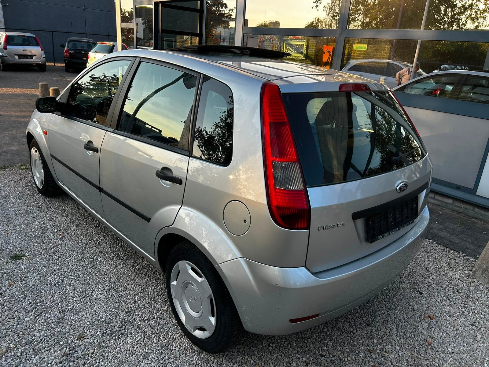 Ford fiesta benzine met keuring verkoop, Auto's, Voorwielaandrijving, 4 deurs, Stof, Zwart
