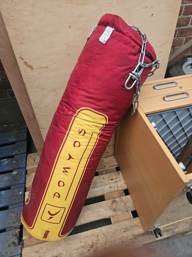 Sac de frappe Domyos (Decathlon) avec chaînes de suspension, Sport en Fitness, Boksen, Ophalen