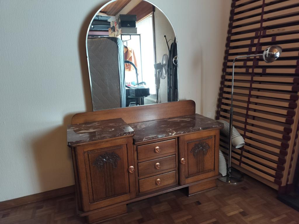 Spiegel dressoir, Ophalen