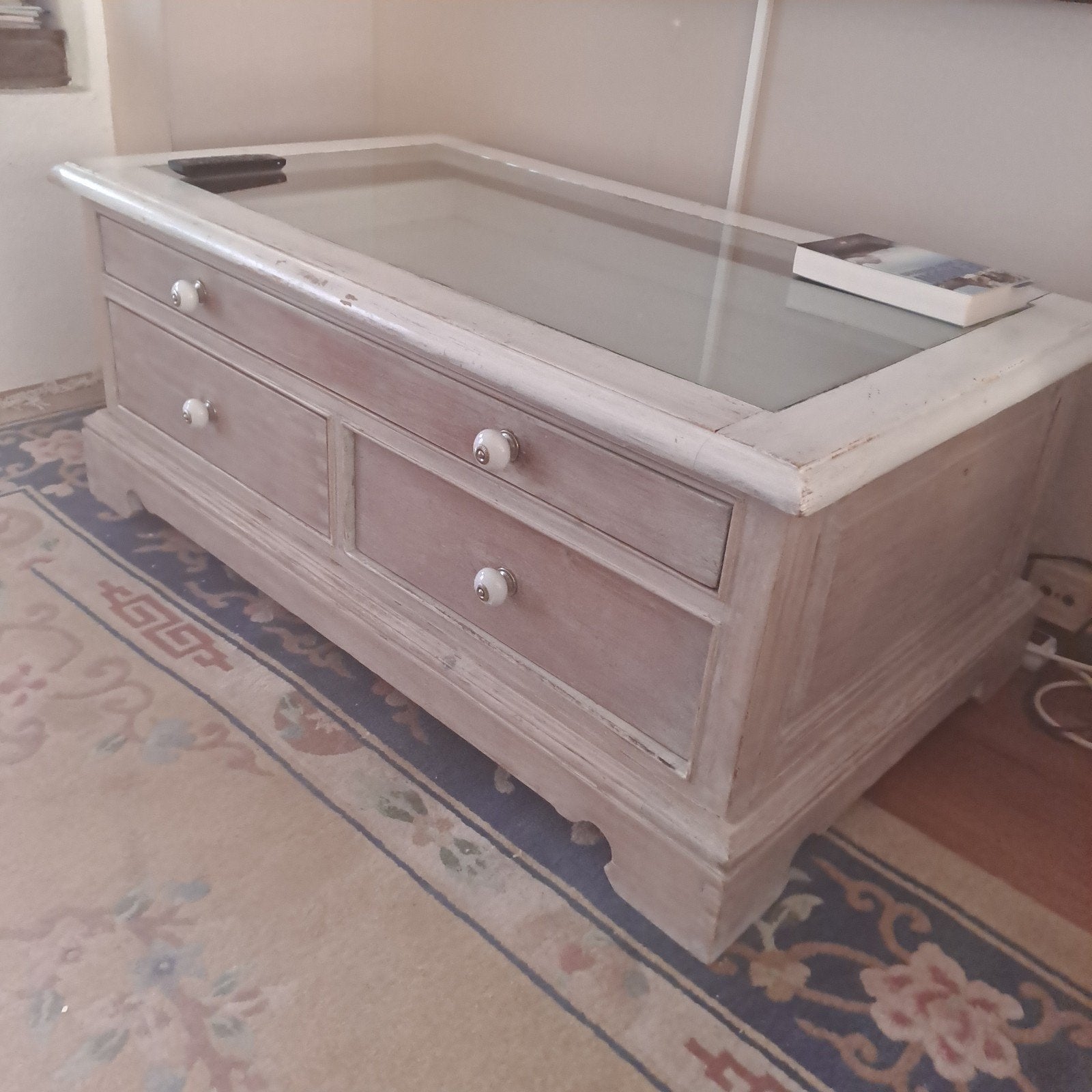 Table basse avec plateau en verre, Maison & Meubles, Armoires | Commodes, Enlèvement