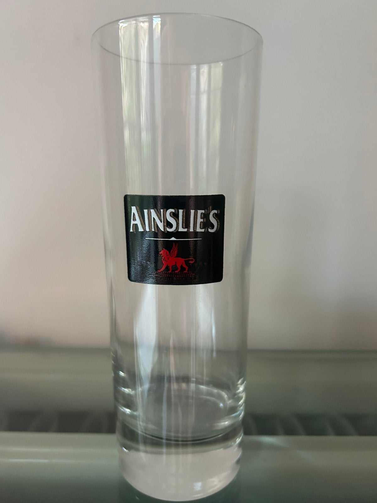 Ainslie's longdrink (whisky écossais), Enlèvement, Neuf