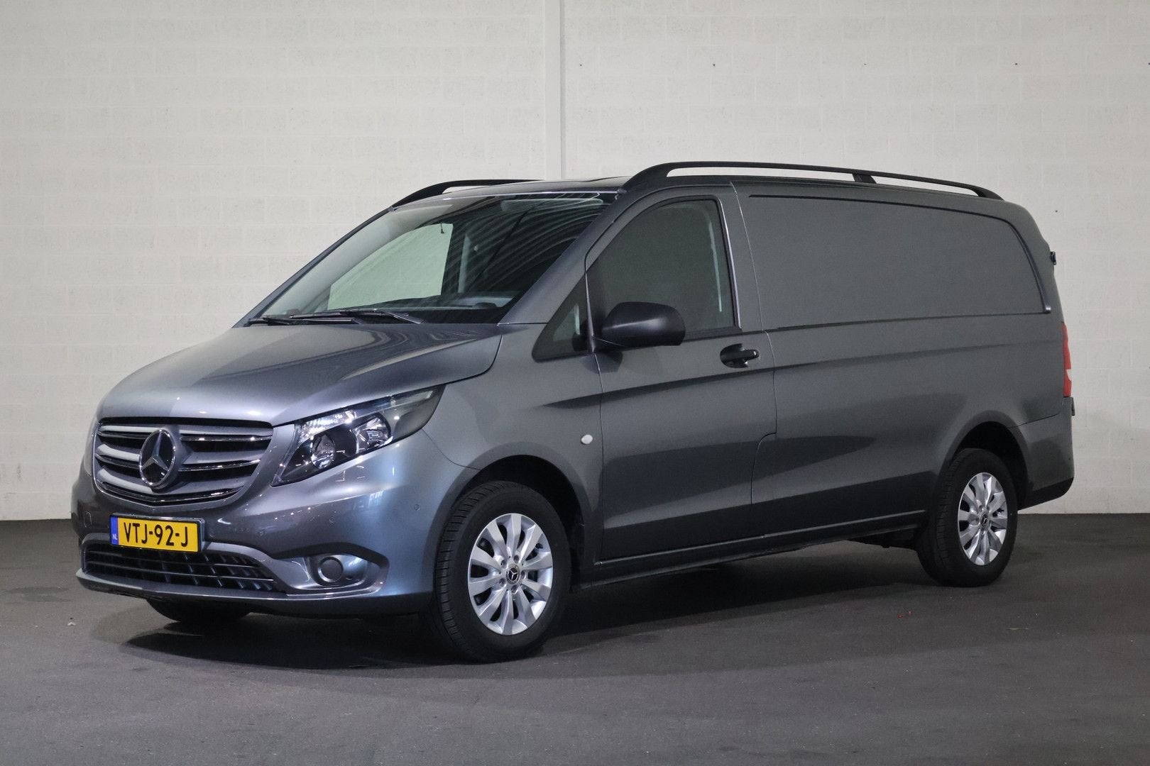 Mercedes-Benz Vito 110 CDI Lang Airco Navigatie 16dkm, Autos, Argent ou Gris, Achat, Boîte manuelle, Mercedes-Benz