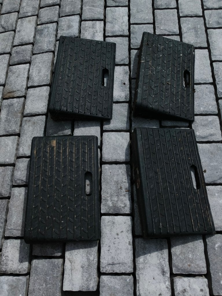 4 Oprijblokken - kunststof - stevig materiaal, Enlèvement