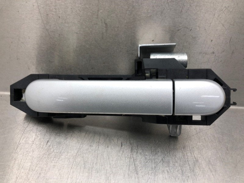 POIGNEE EXTERIEURE ARRIÈRE GAUCHE Nissan Tiida (C11X), Utilisé, Arrière, Nissan