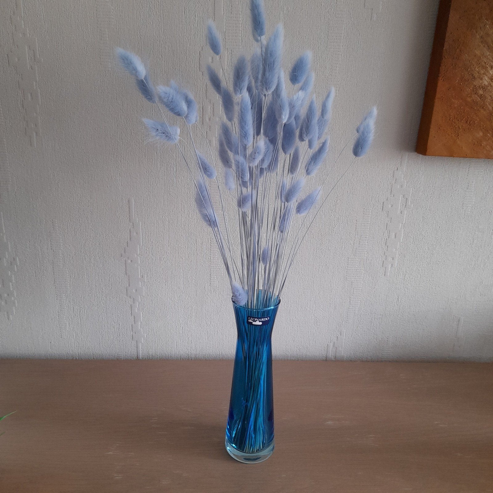 Blauwe vaas Leonardo met lichtblauwe hazenstaartjes., Ophalen
