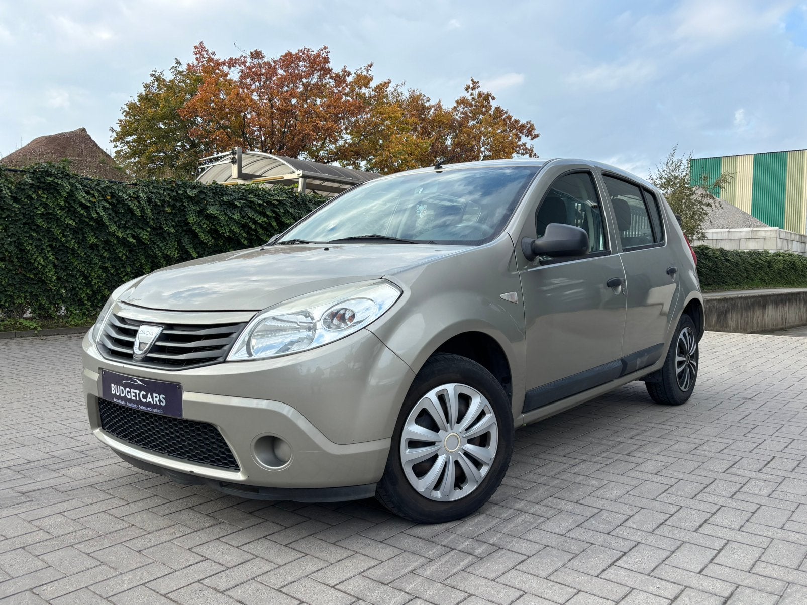 Dacia Sandero 1.2Essence/2011/Navigation/Climatisation/2649€, Achat, Entreprise, Boîte manuelle, Beige