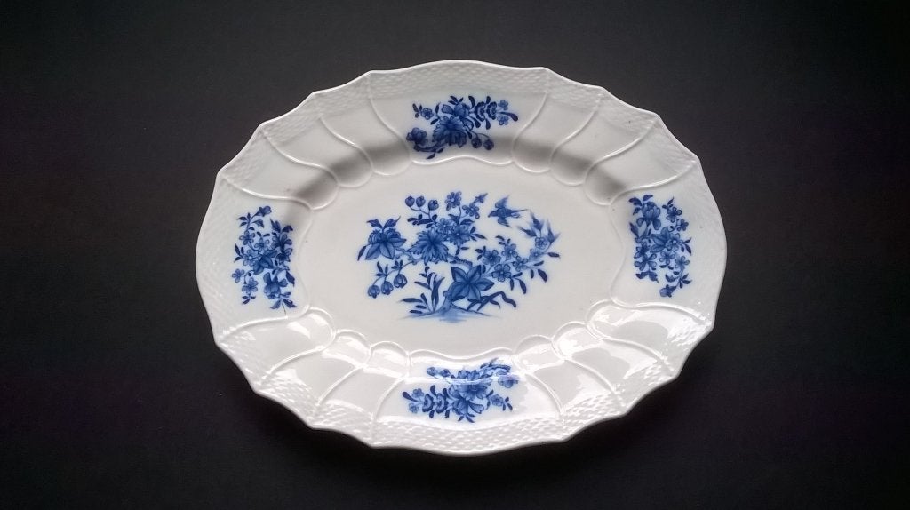 Petit plat ovale en porcelaine de Tournai, Antiquités & Art, Enlèvement ou Envoi