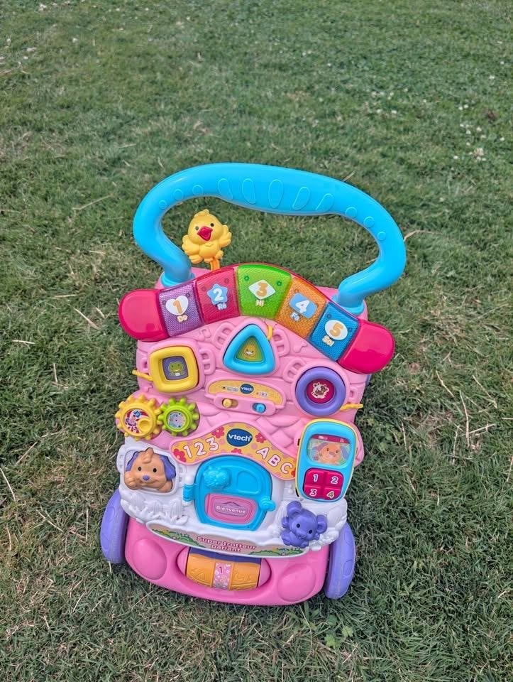Trotteur V-Tech rose avec tableau d'éveil, Enfants & Bébés, Jouets | Vtech, Utilisé, 6 mois à 2 ans, Enlèvement
