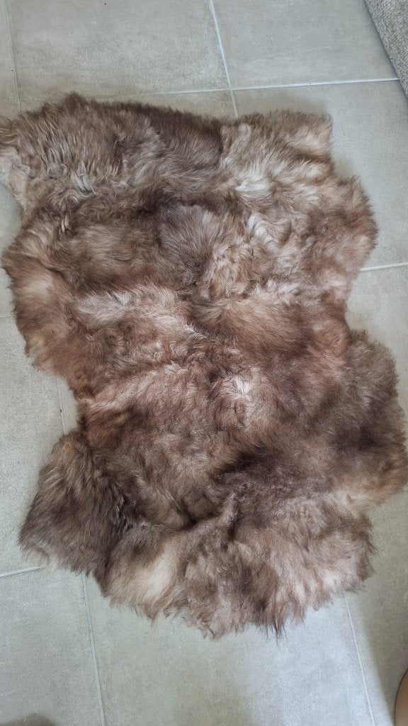 Peau de mouton toute neuve, Maison & Meubles, Enlèvement ou Envoi, Neuf, Brun