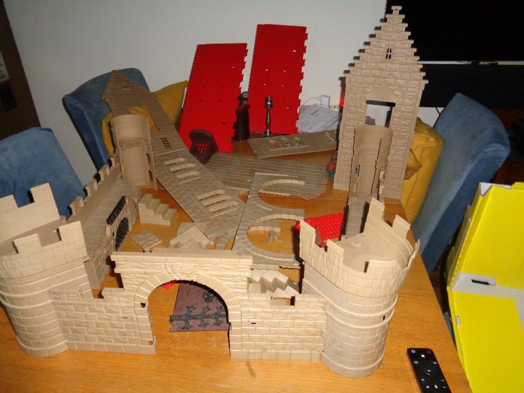 Play big ( playmobil) kasteel,  speelkasteel, Ophalen, Zo goed als nieuw