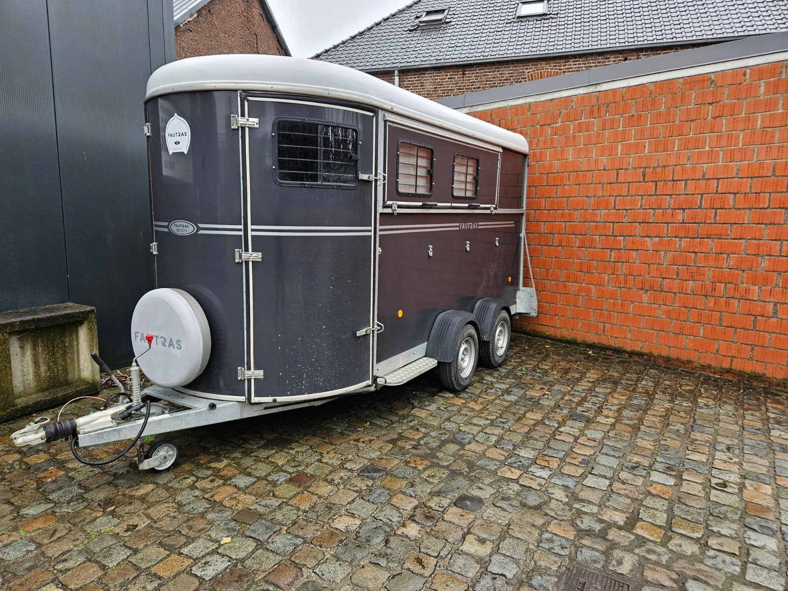 Fautras Oblic 3+, Dieren en Toebehoren, Paarden en Pony's | Trailers en Aanhangwagens, Zo goed als nieuw, 3-paards trailer, Polyester