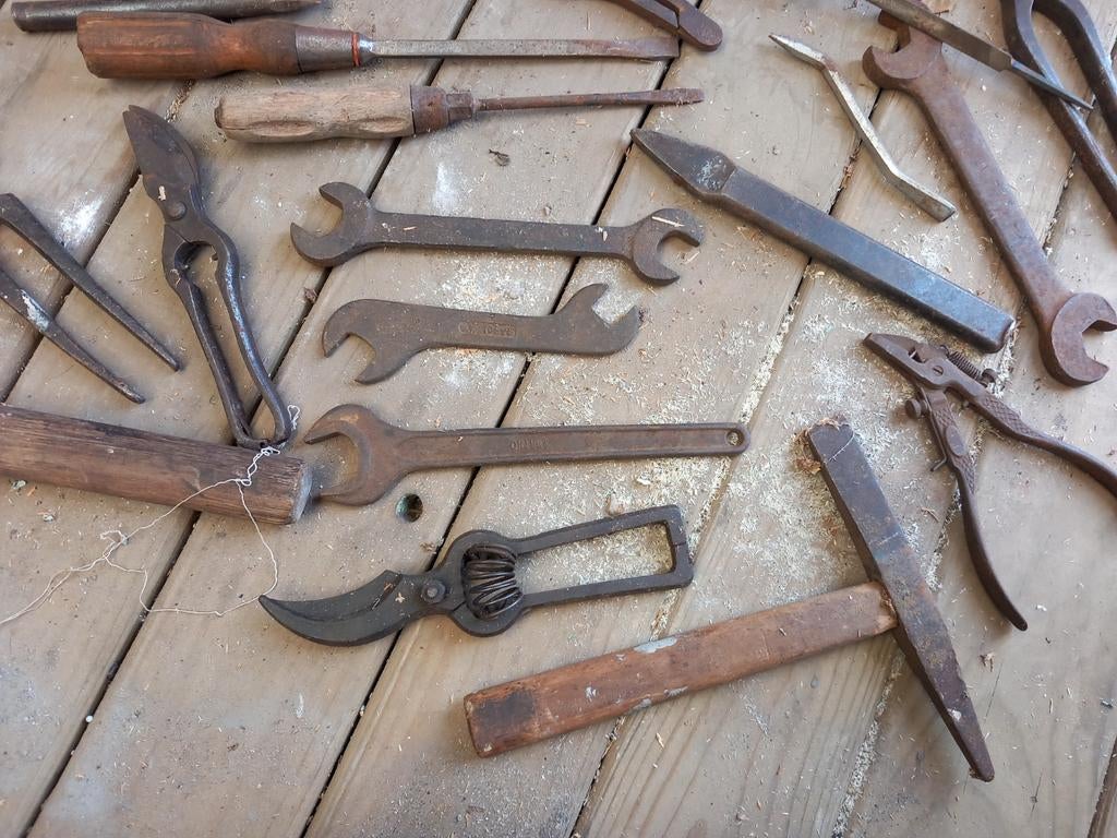 Oud antiek werkmateriaal, Ophalen, Gevuld