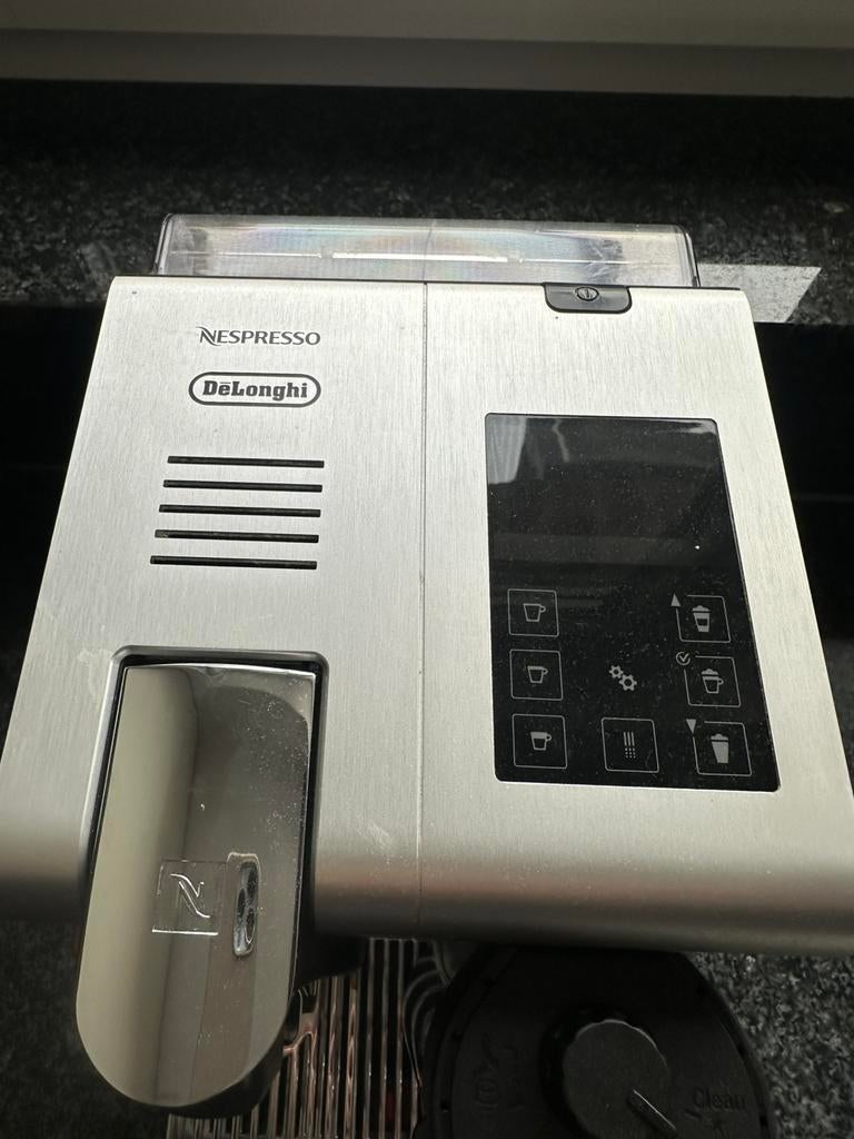 Nespresso De’Longhi Lattissima Pro koffiezet met capsules, Electroménager, Cafetières, Comme neuf, Enlèvement