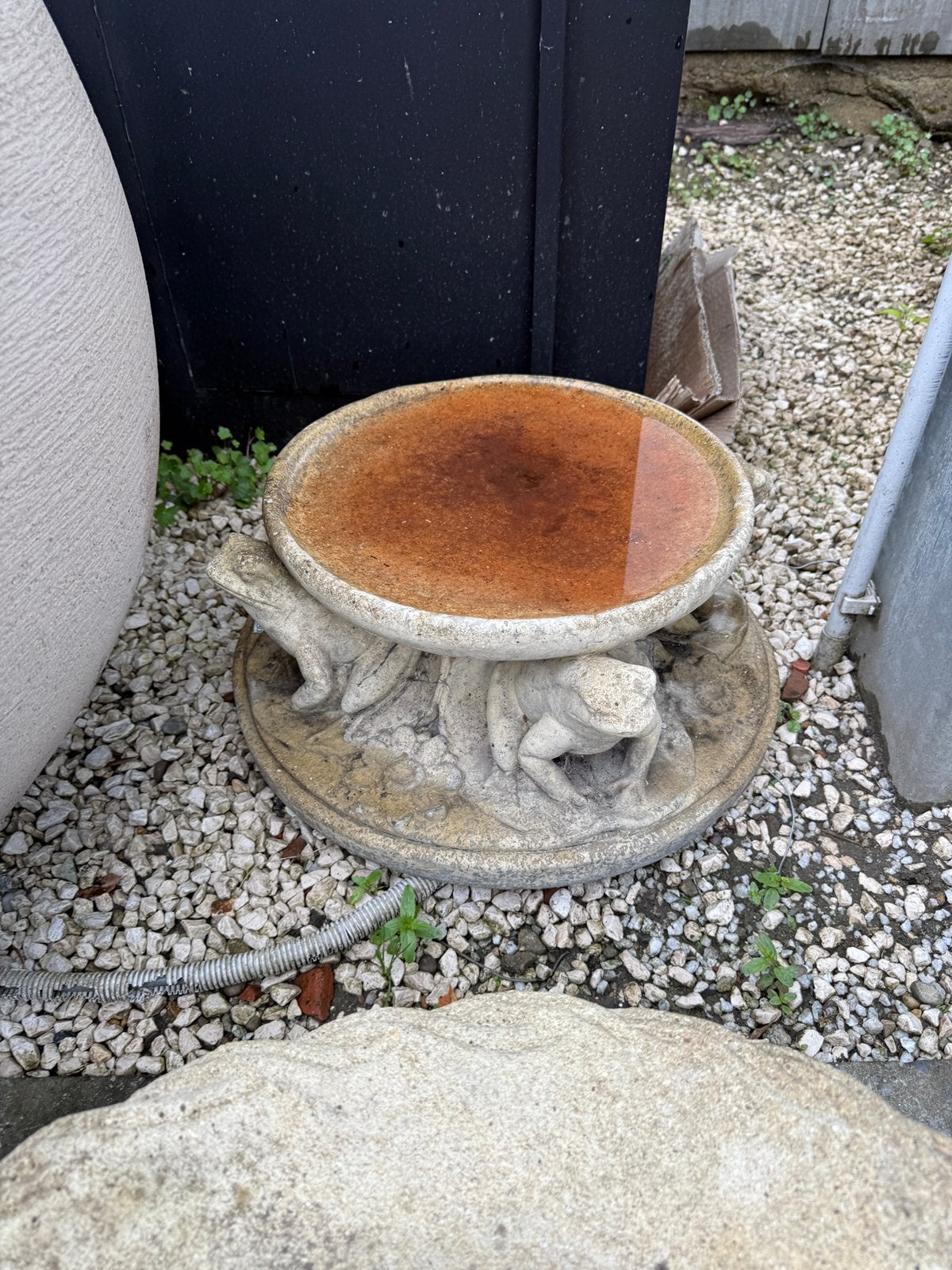 Abreuvoir pour oiseaux avec grenouilles en béton, Jardin & Terrasse, Bacs à fleurs & Jardinières, Enlèvement ou Envoi, Comme neuf