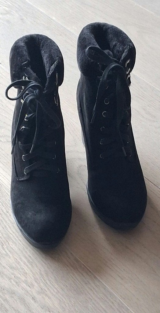 korte laarsjes, maat 40., Enlèvement ou Envoi, Comme neuf, Boots et Botinnes, Noir
