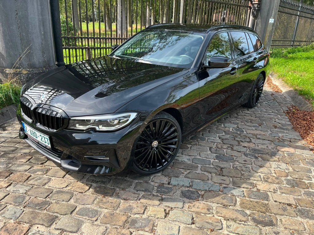 BMW  318I **Sport Line **full black**led**keyless**20' alu**, Autos, Euro 6, Entreprise, https://public.car-pass.be/vhr/50f0a765-0cb3-4e12-8331-95b466d3602a
