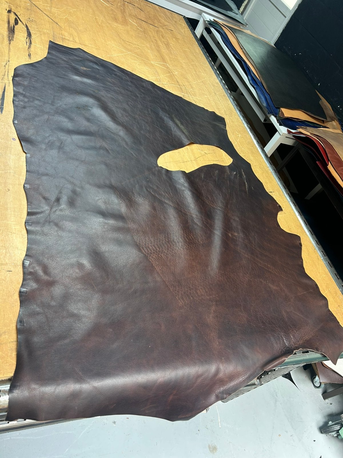 Cognac bruin patina leer lap dikte 1,5mm soepel & glas A-446, Enlèvement ou Envoi, Brun