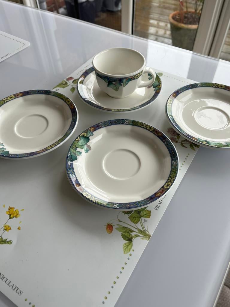 Een kopje en drie schotels van Villeroy Boch, Antiek en Kunst, Ophalen of Verzenden