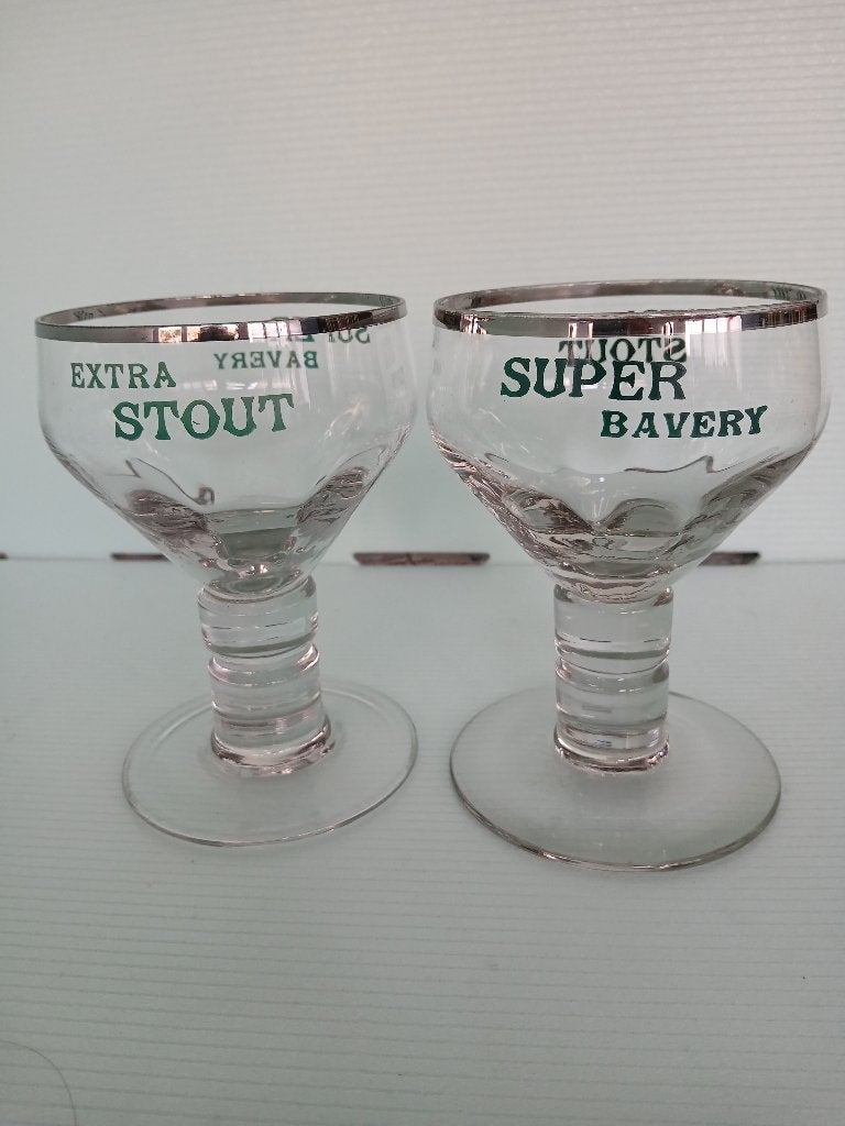 Twee antiek SUPER BAVERY EXTRA STOUT glaswerk, Verzamelen, Biermerken, Ophalen of Verzenden, Zo goed als nieuw, Glas of Glazen