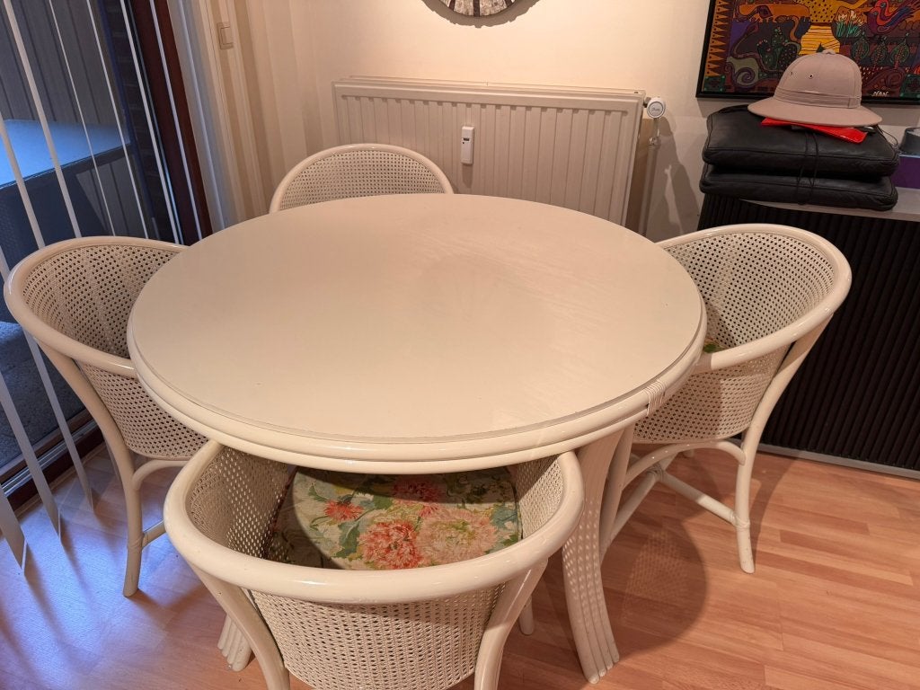 Table en rotin et 4 chaises en rotin, 100 à 150 cm, Quatre personnes, Rond, 100 à 150 cm