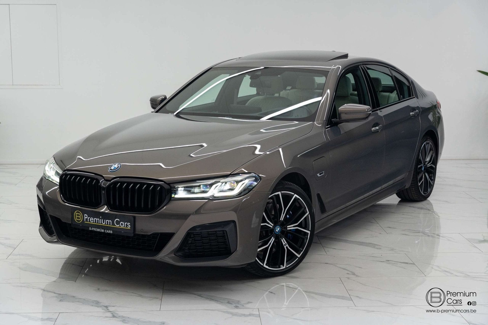BMW 530 e M-Sport! Individual! Open dak! 360°, H&K!, Auto's, Automaat, Euro 6, 4 cilinders, Hybride Elektrisch/Benzine
