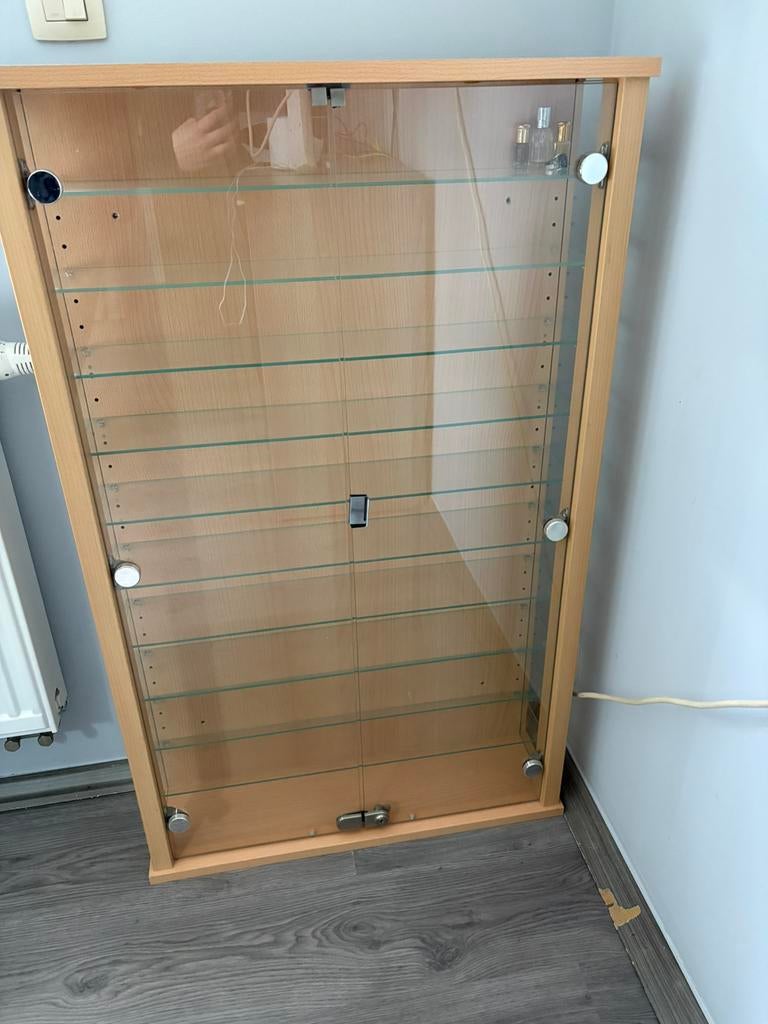Kast met glas, Ophalen, Zo goed als nieuw