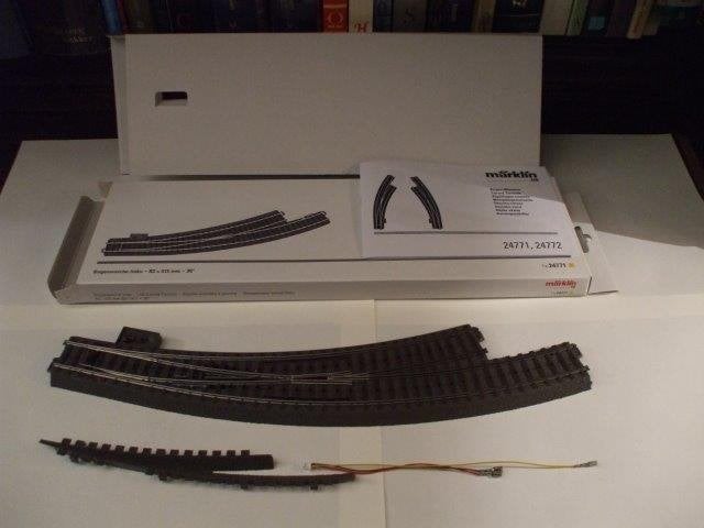 Märklin C-rails meegebogen wissel R3 02 x 24771 01 x 24772, Ophalen, Wisselstroom, Rails, Zo goed als nieuw