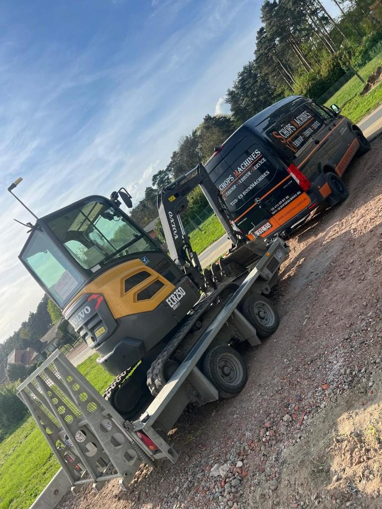 Graafmachine 800kg tot 2700 kg TE HUUR / HUREN, Zakelijke goederen, Machines en Bouw | Kranen en Graafmachines, Ophalen, Graafmachine