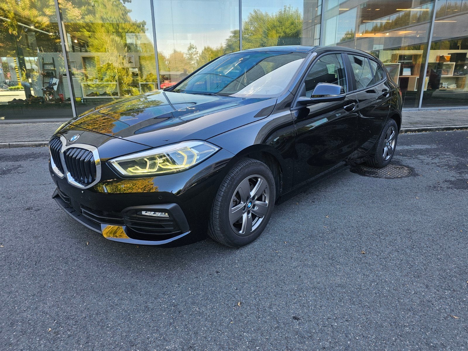 BMW 118iA benzine automaat, Auto's, Dealer onderhouden, 1498 cc, Euro 6, Zwart