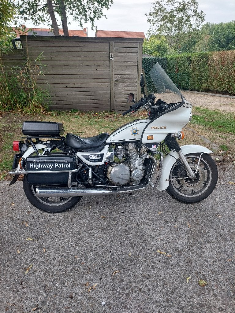 Kawasaki KZ 1000 POLICE, Motos