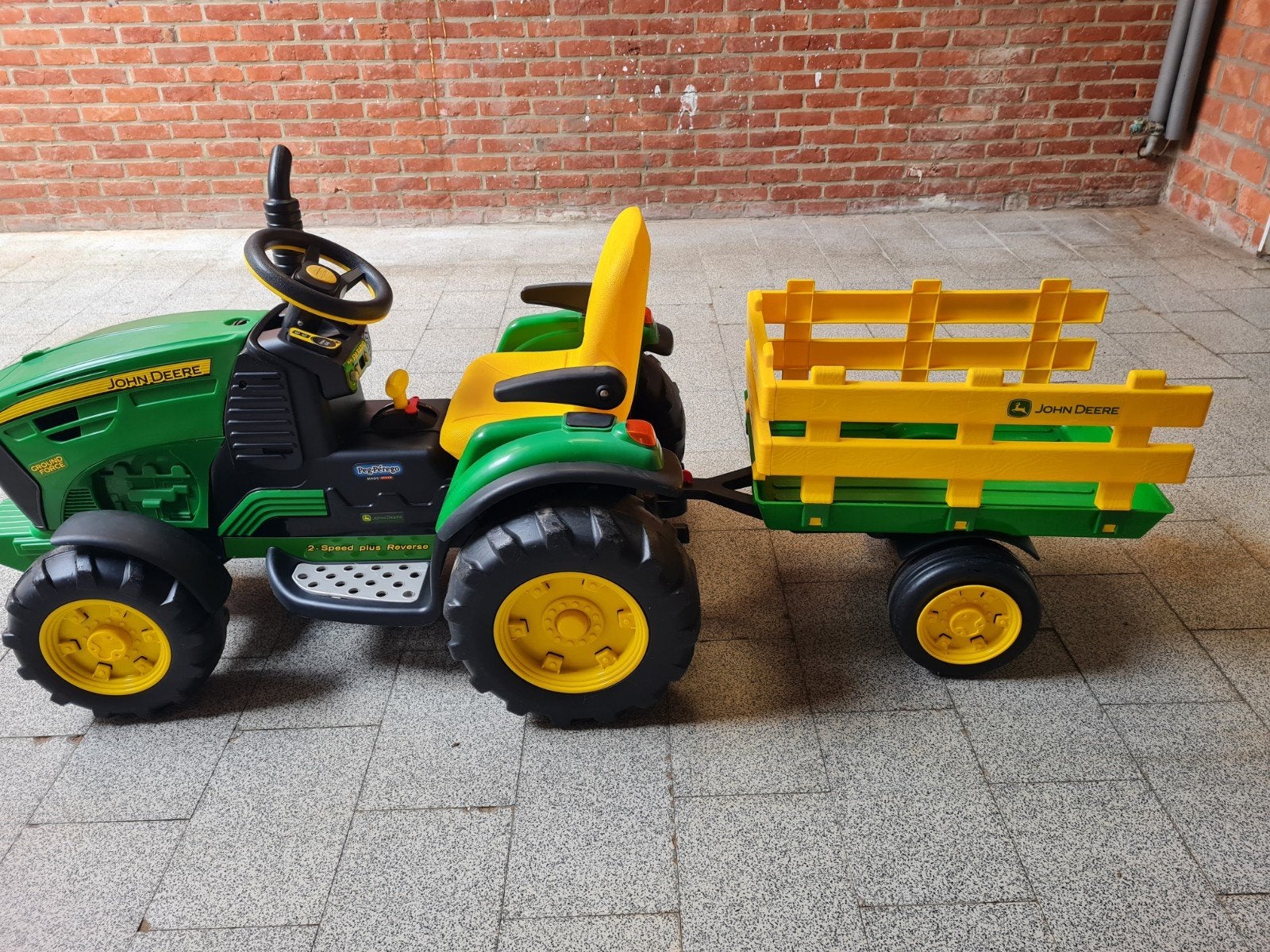 tractor oplaadbaar, Kinderen en Baby's, Speelgoed | Buiten | Skelters, Ophalen, Gebruikt, Overige merken, Met kar of aanhanger