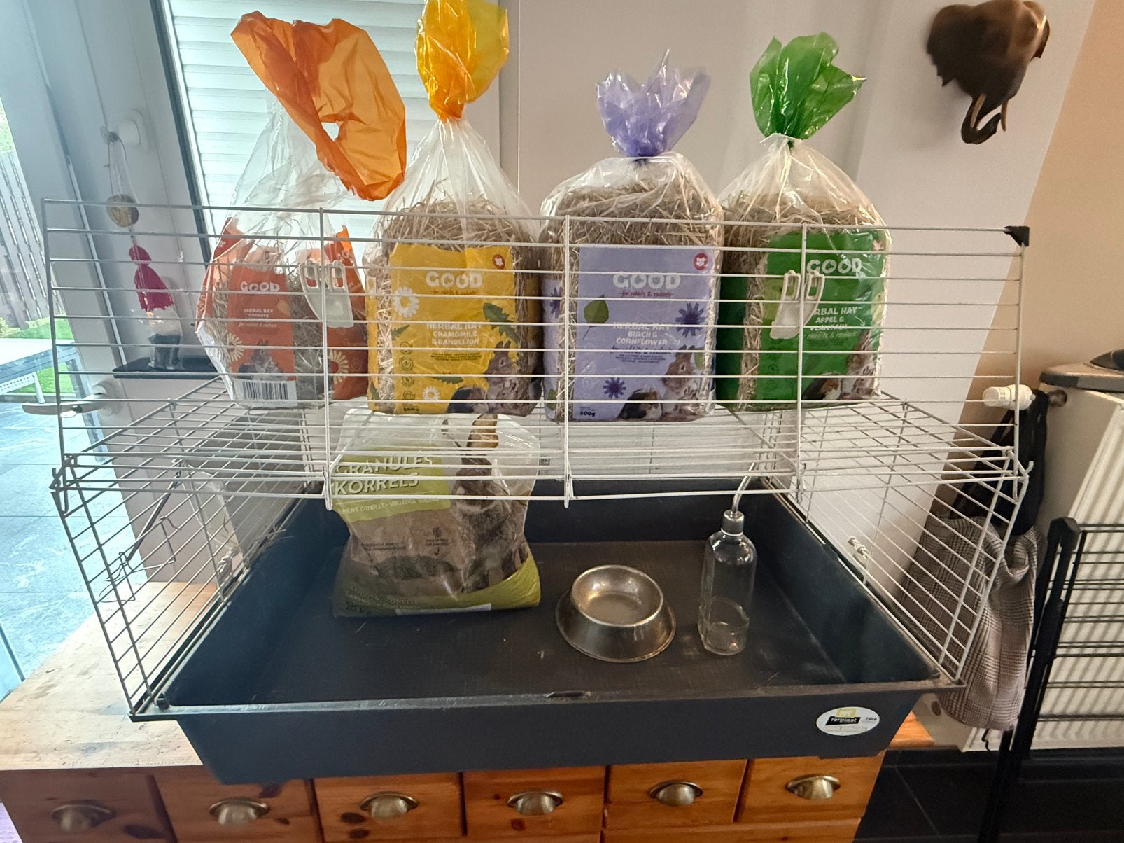 Grande cage pour lapins avec foin, biberon verre et granulés, Enlèvement, Comme neuf, Cage