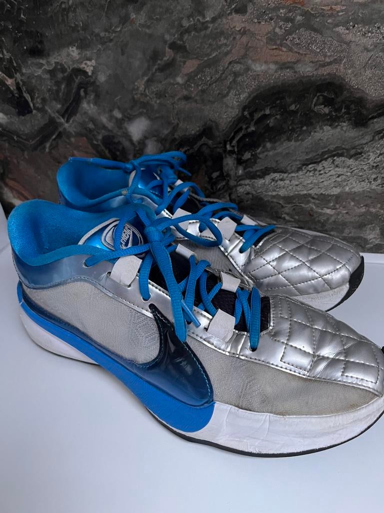 Basketbal schoenen maat 42.5 nike, Ophalen, Blauw, Sportschoenen, Gedragen