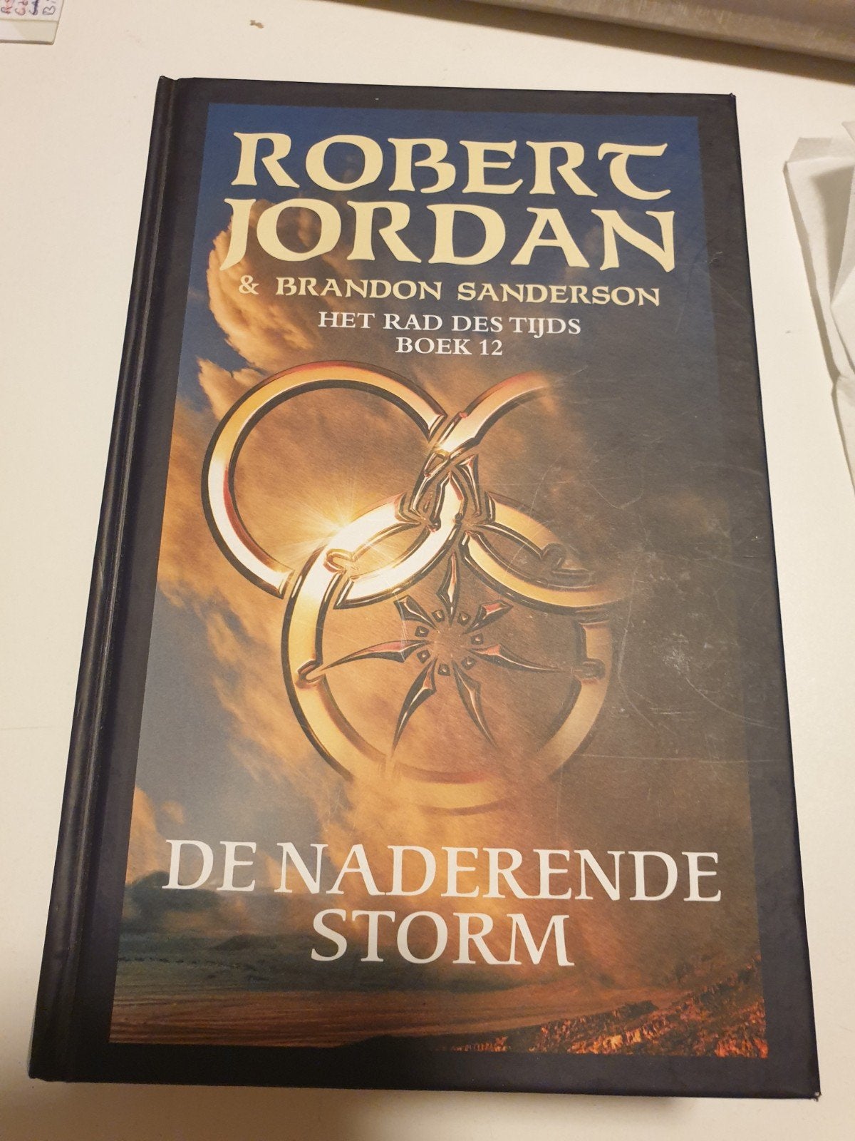 Robert Jordan - NOEK 12 De naderende storm HARDCOVER VERSIE, Boeken, Fantasy, Ophalen of Verzenden, Zo goed als nieuw, Robert Jordan; Brandon Sanderson