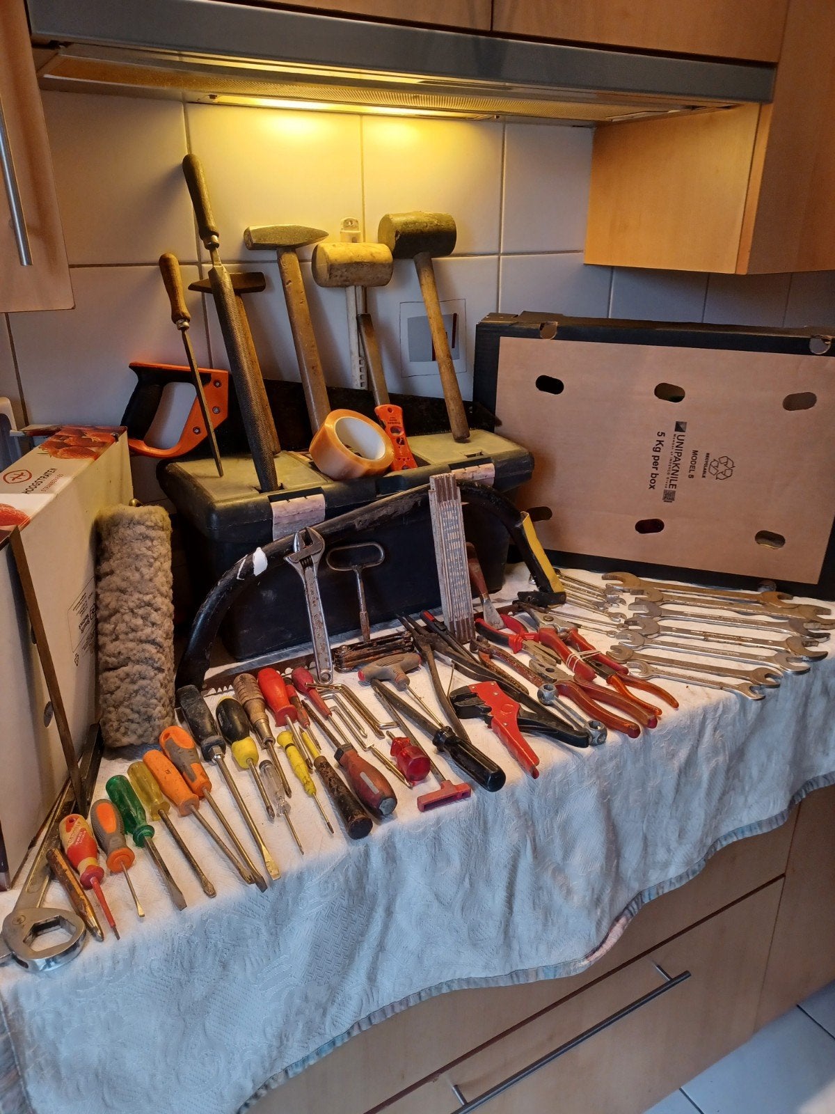 werkkoffer met materiaal erin 60stuks samen met koffer P40eu, Ophalen, Hamer