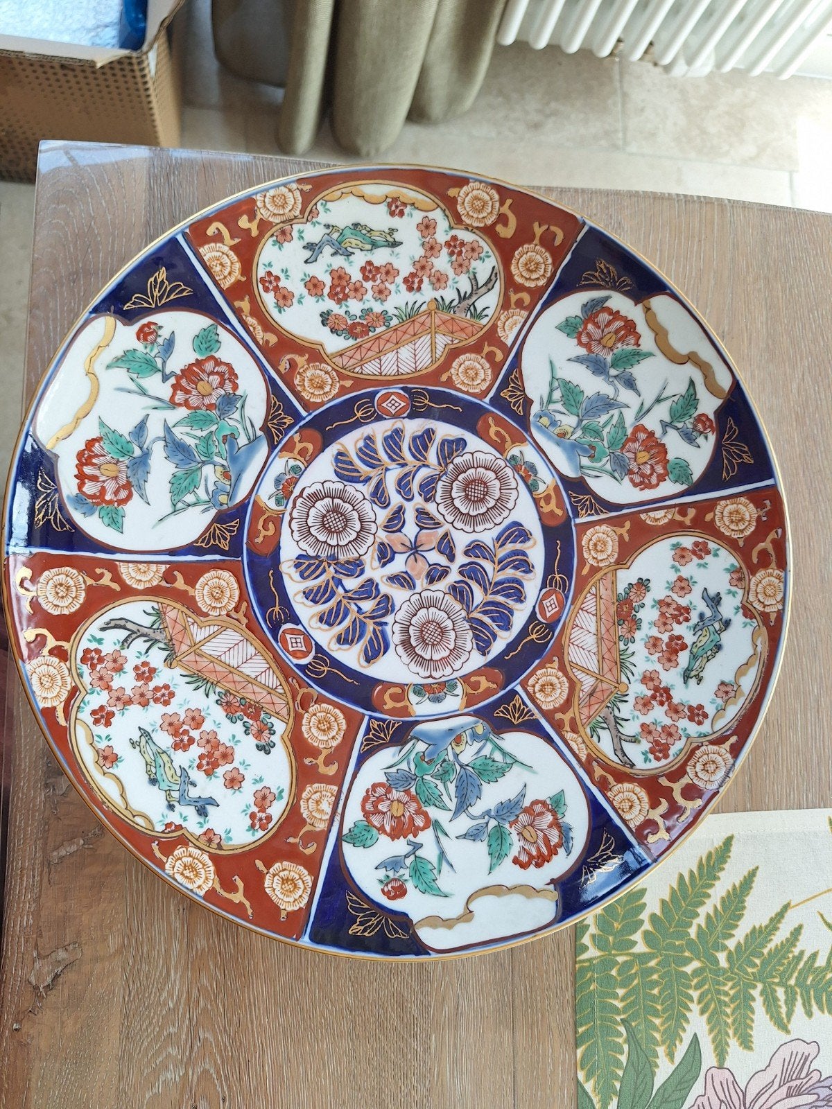 Gold Imari sierbord, Ophalen
