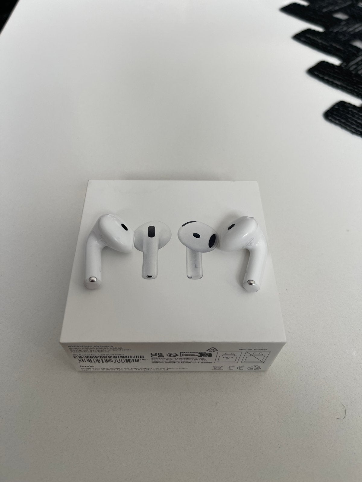 Orgineel Apple Airpods 4, Ophalen, Zo goed als nieuw, Apple