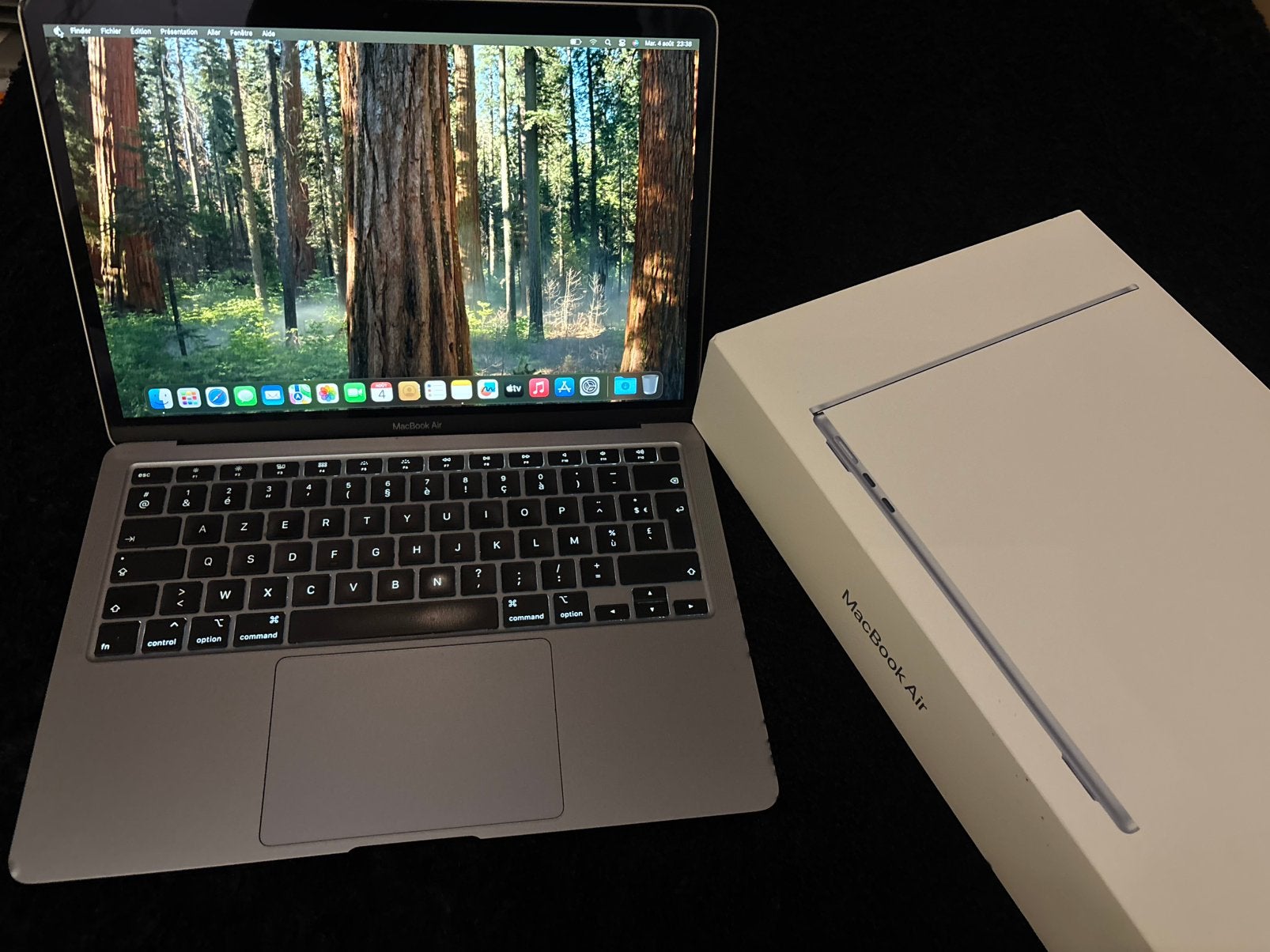 MacBook Air 2020 — 256 GB SSD — Zeer goede staat — €250, Ophalen, Zo goed als nieuw, MacBook