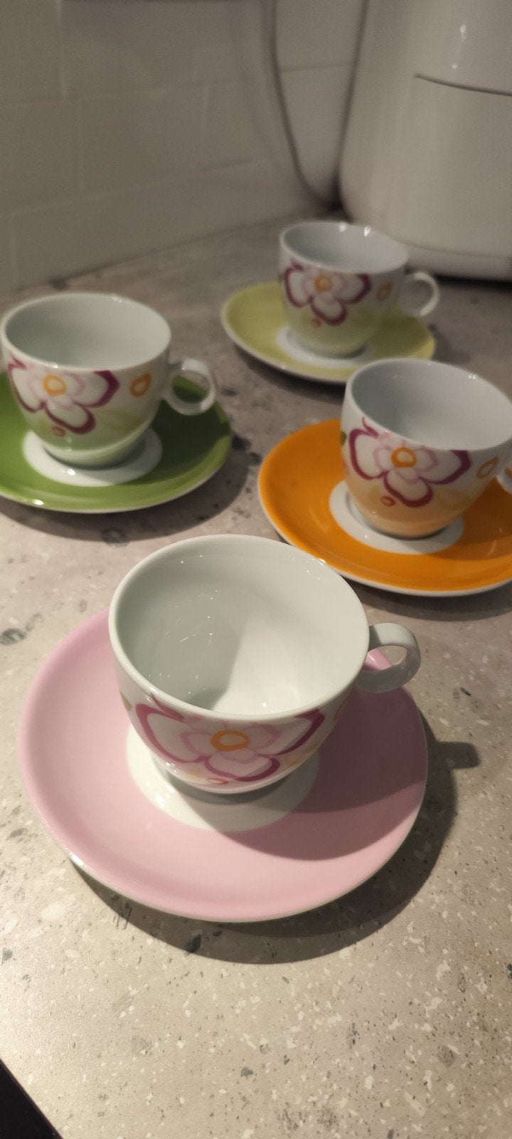 NieuwPorseleinen bloemendesign koffiekopjes

vaatwasbestendi, Huis en Inrichting, Keuken | Servies, Ophalen of Verzenden