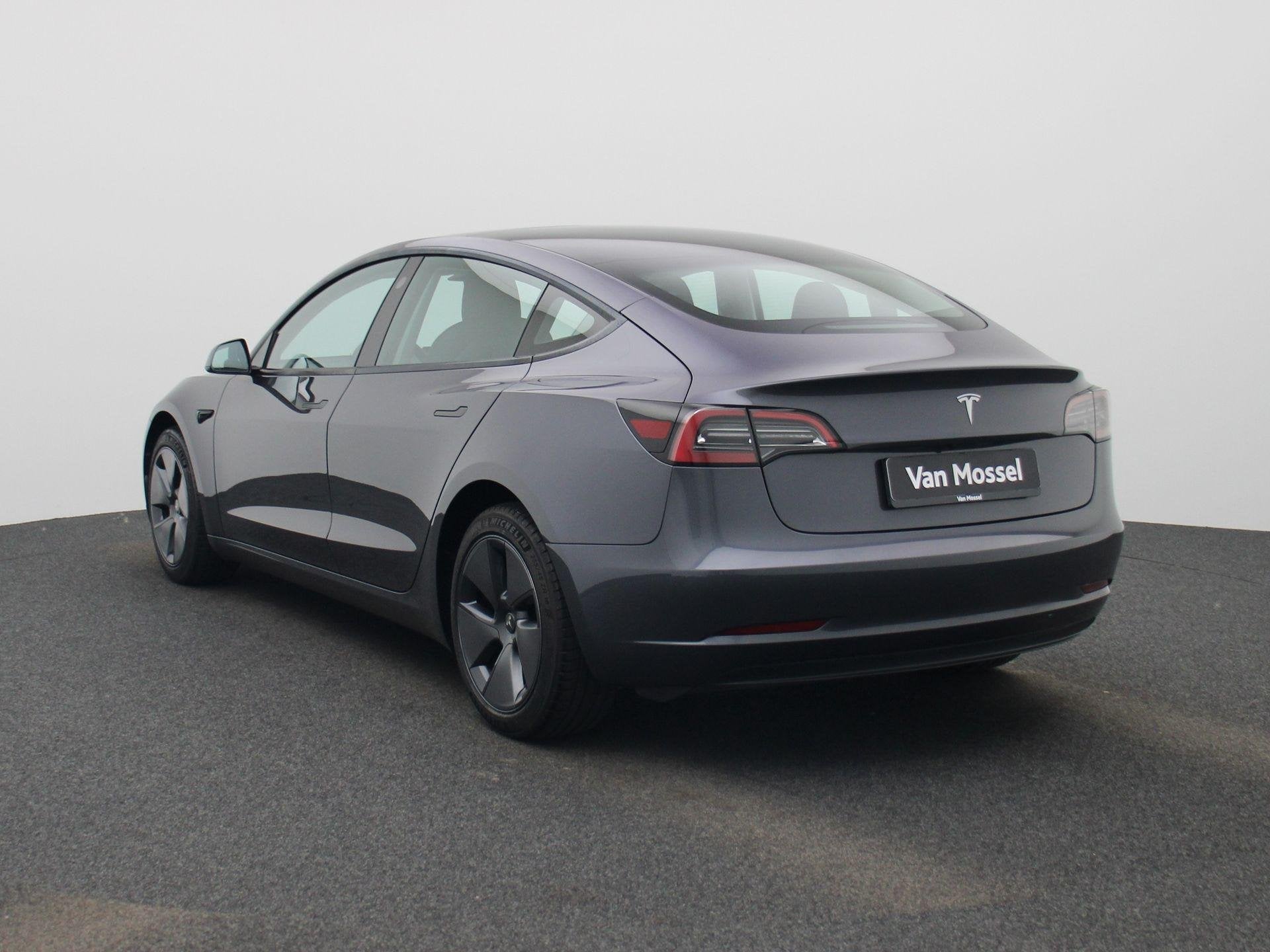 Tesla Model 3 Standard Range Autopilot (automatique), Autos, Tesla, 50 kWh, Argent ou Gris, Achat, 1611 kg