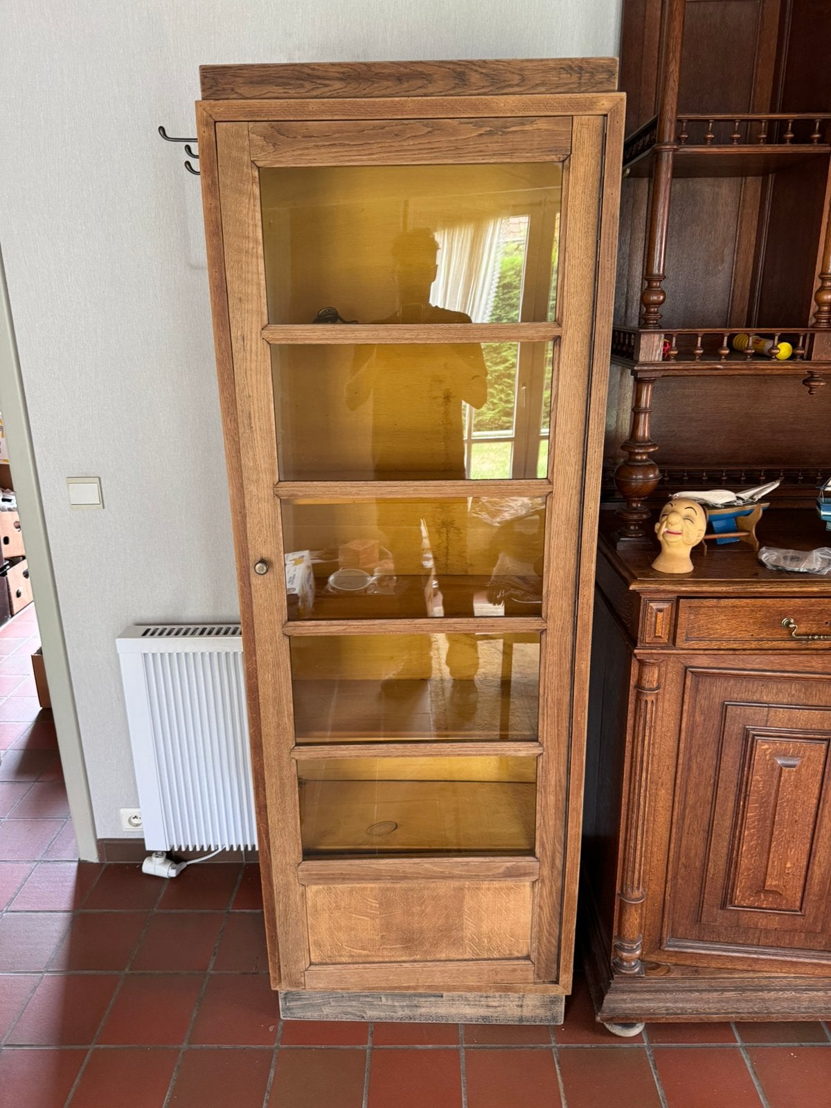 Vintage eiken vitrinekast /boekenkast met sfeervol geel glas, Enlèvement, Comme neuf