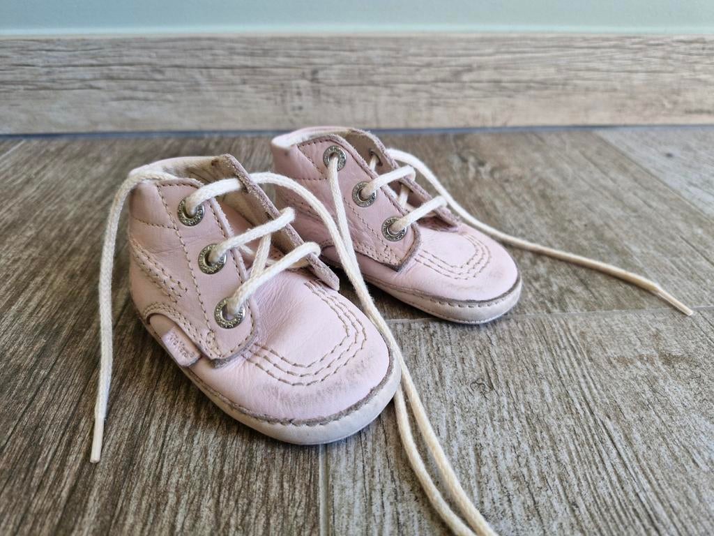 Roze babyschoenen van het merk Kickers, maat 17, Kinderen en Baby's, Ophalen