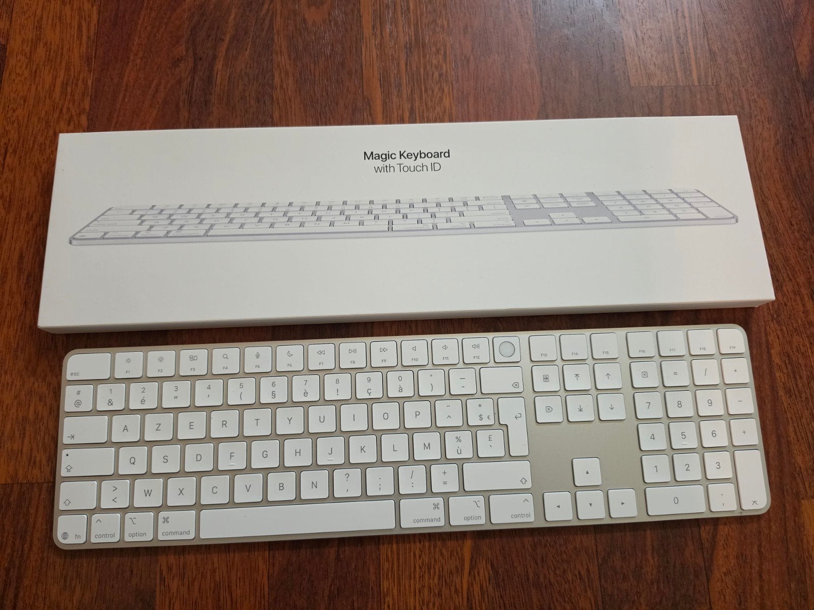 Clavier Apple Magic Keyboard avec Touch ID et pavé numérique, Touch ID, Enlèvement ou Envoi, Azerty, Comme neuf